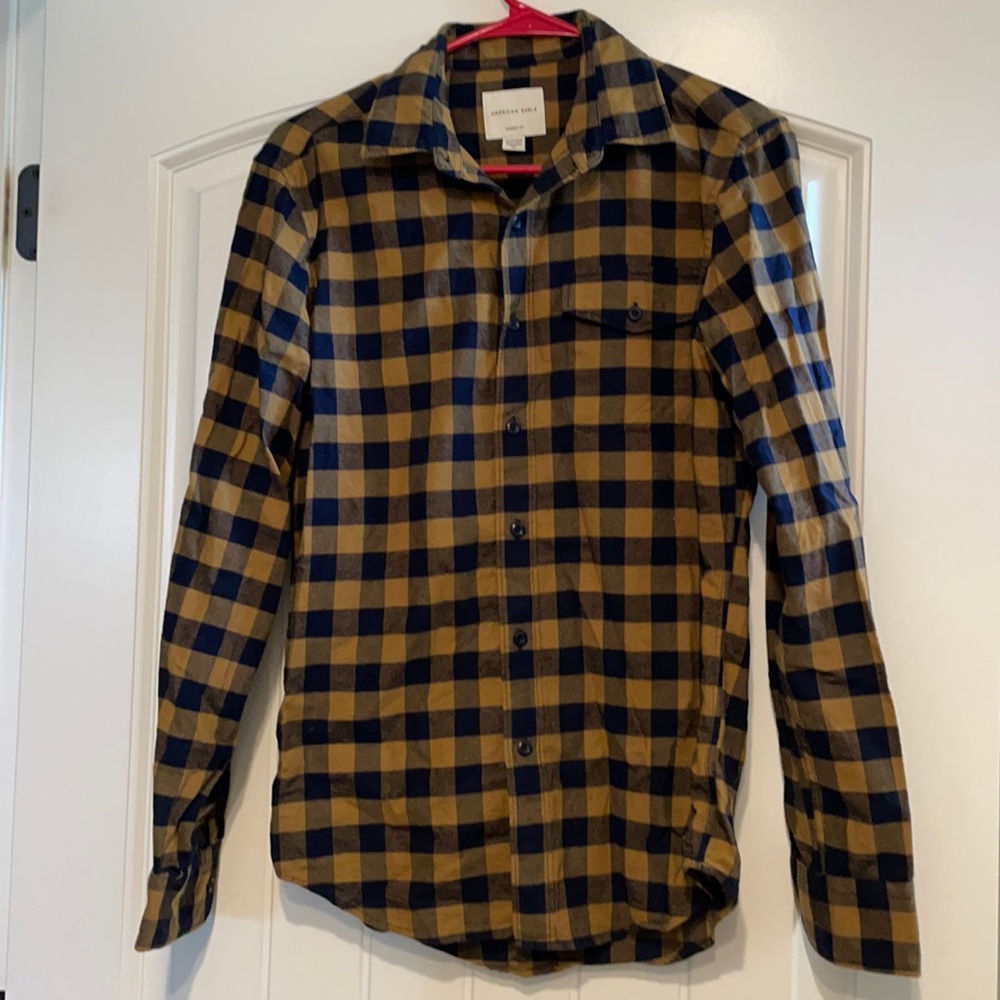 Men’s American Eagle button down.